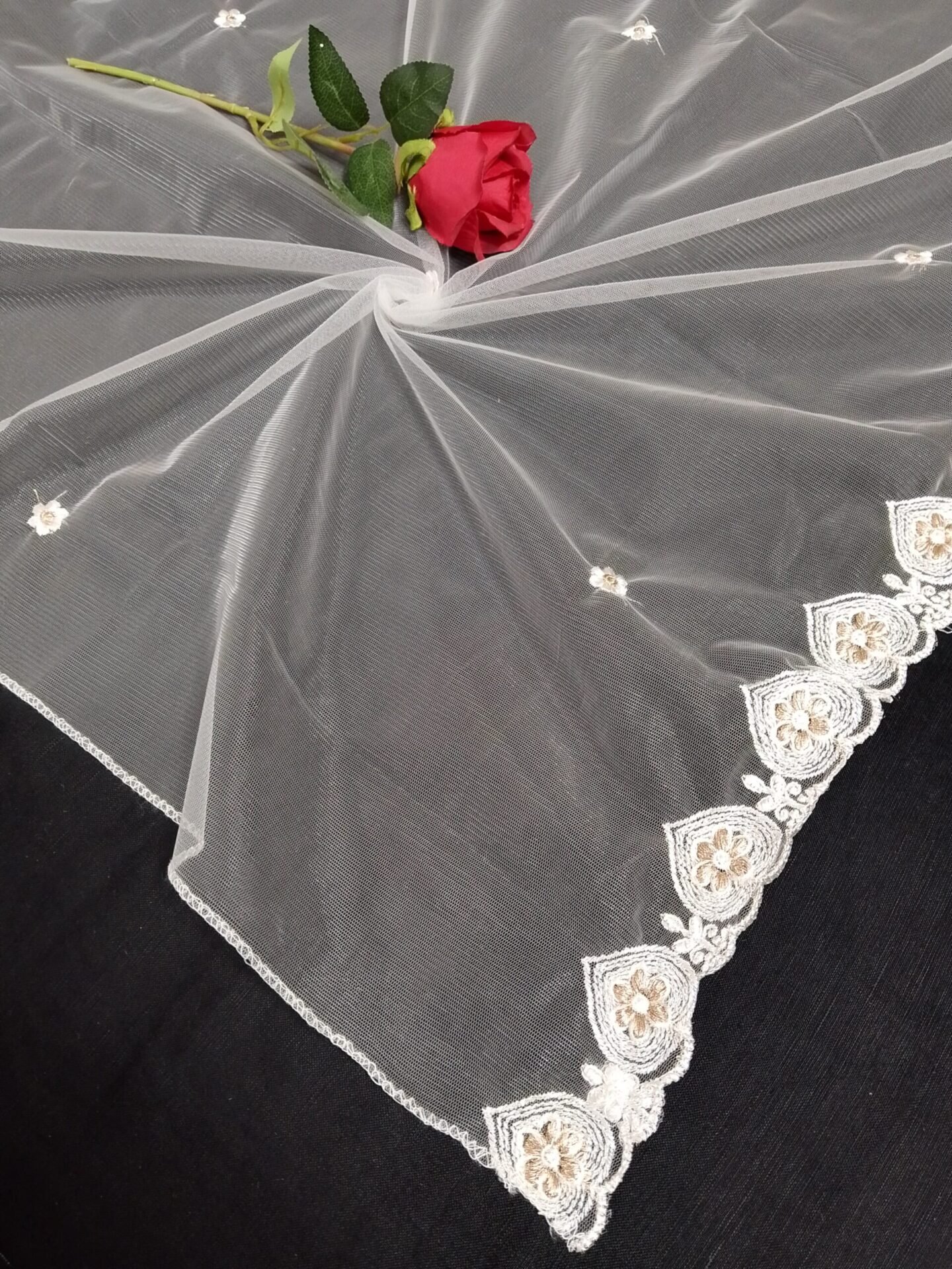 net dupatta 3190515 (1)